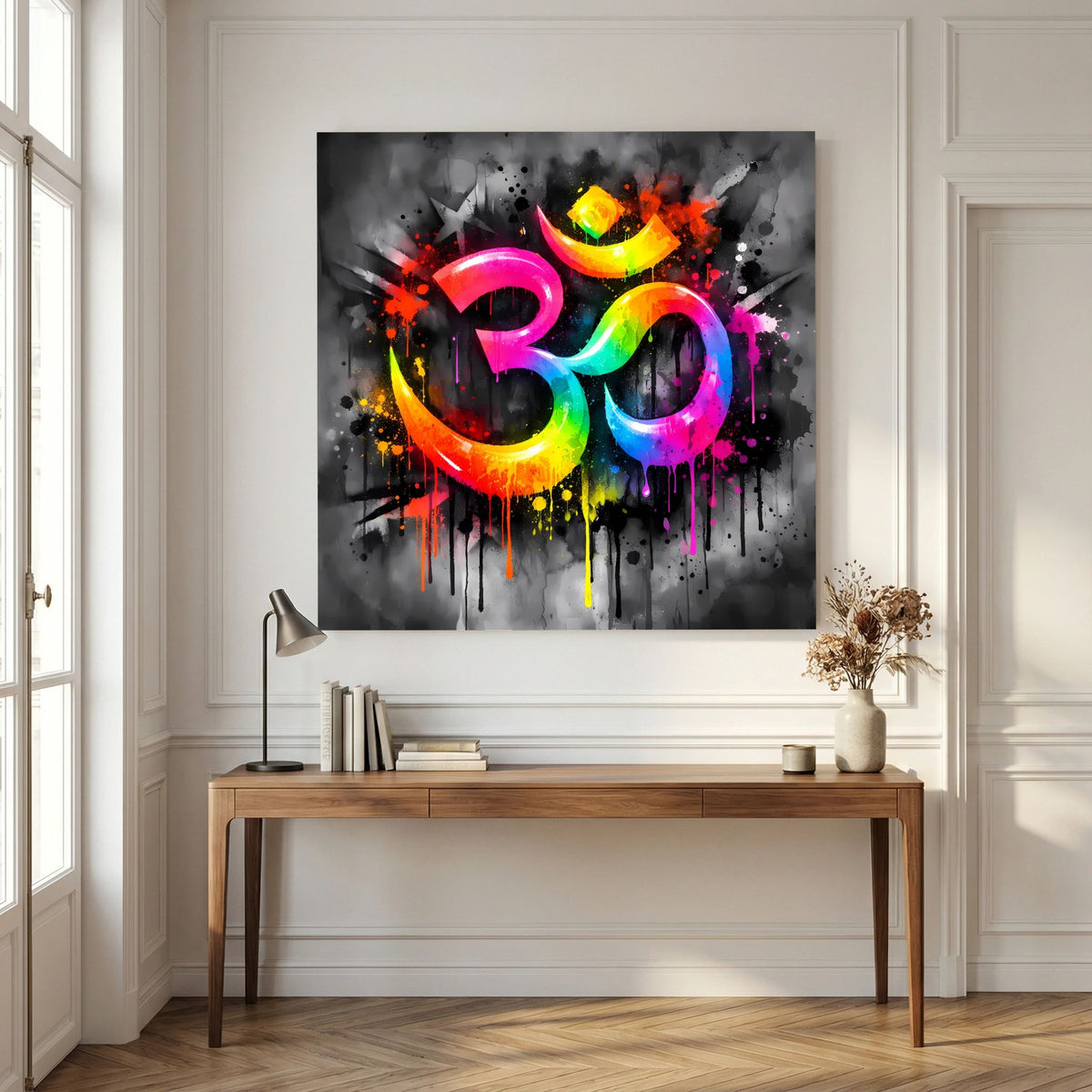 Leinwandbild mit Om-Symbol auf Keilrahmen, abstrakte Regenbogenfarben mit Farbspritz-Textur.