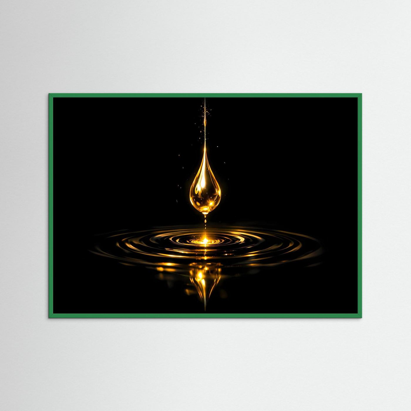 Wandbild mit goldenem Wassertropfen-Detail und Lichtreflex, grüner Rahmen
