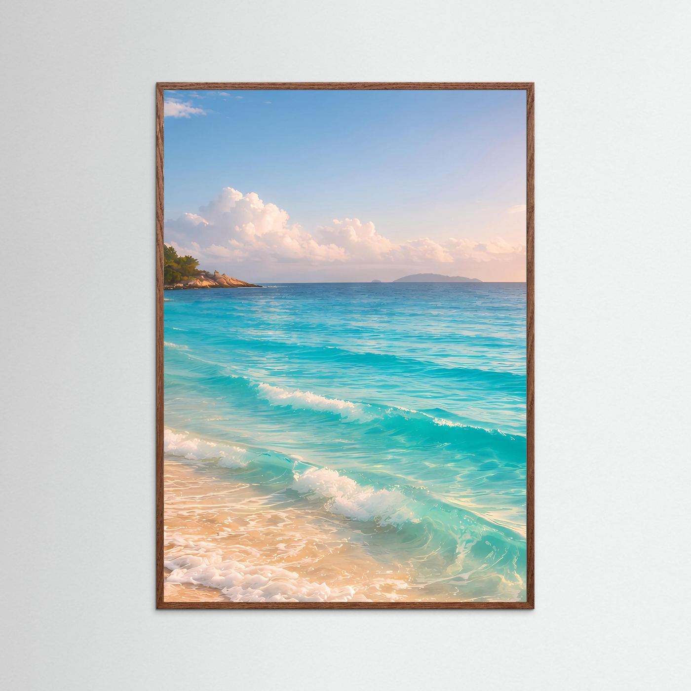 Gerahmtes Poster: Strandlandschaft mit türkisfarbenem Meer, brauner Holzrahmen