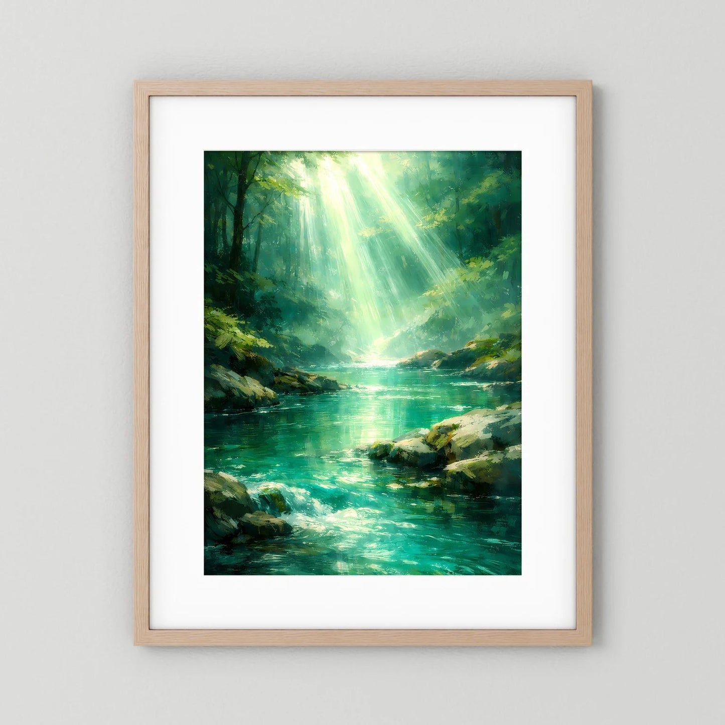 Wandbild Hochformat: grüner Fluss im Wald mit leuchtenden Sonnenstrahlen, heller Holzrahmen mit Matte