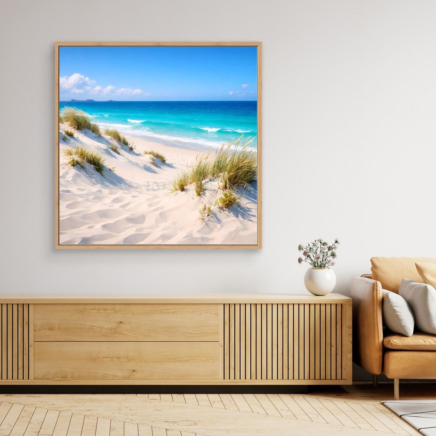 Leinwandbild mit Dünenstrand und türkisblauem Meer, hellbrauner Holzrahmen