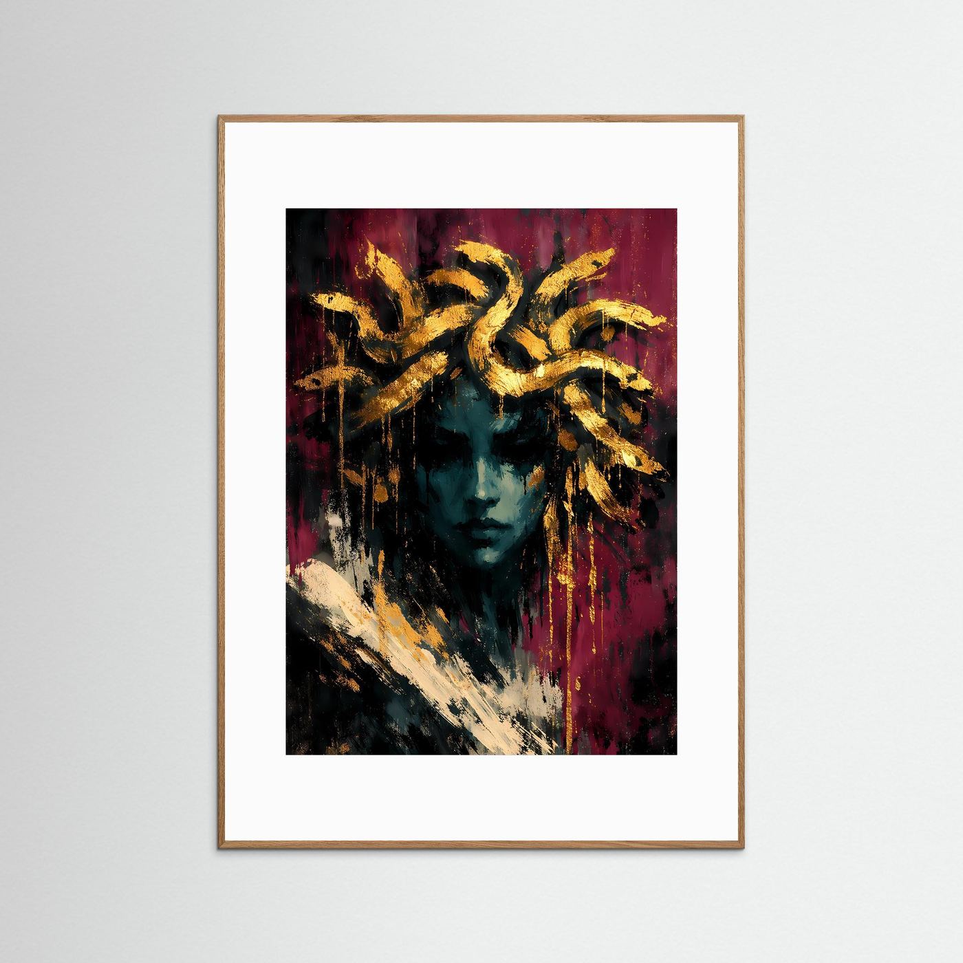 Kunstposter: abstraktes Medusa-Porträt mit goldenen Schlangen, türkisfarbenem Gesicht, rötlich-brauner Rahmen