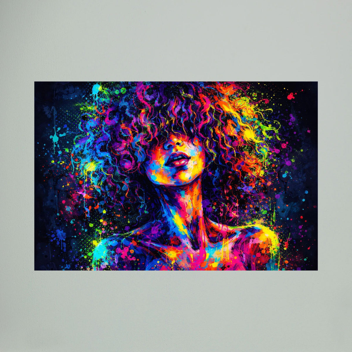 Neonfarbenes Poster mit abstrakter Frauenbüste im Querformat, leuchtender Farbspritzer