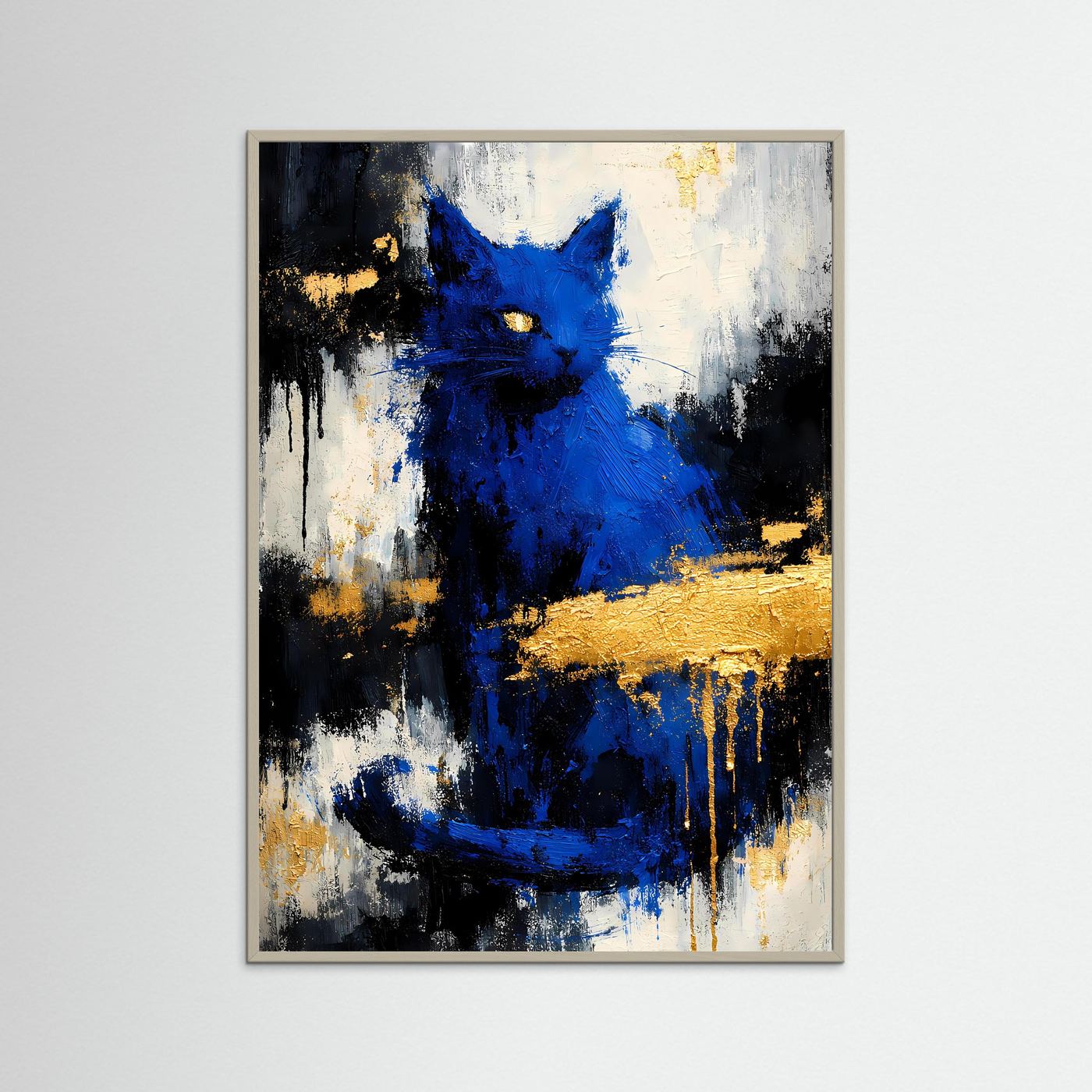 Abstraktes Katzenposter im grauen Rahmen: blaue Katze auf Schwarz-Weiß mit goldenen Akzenten.