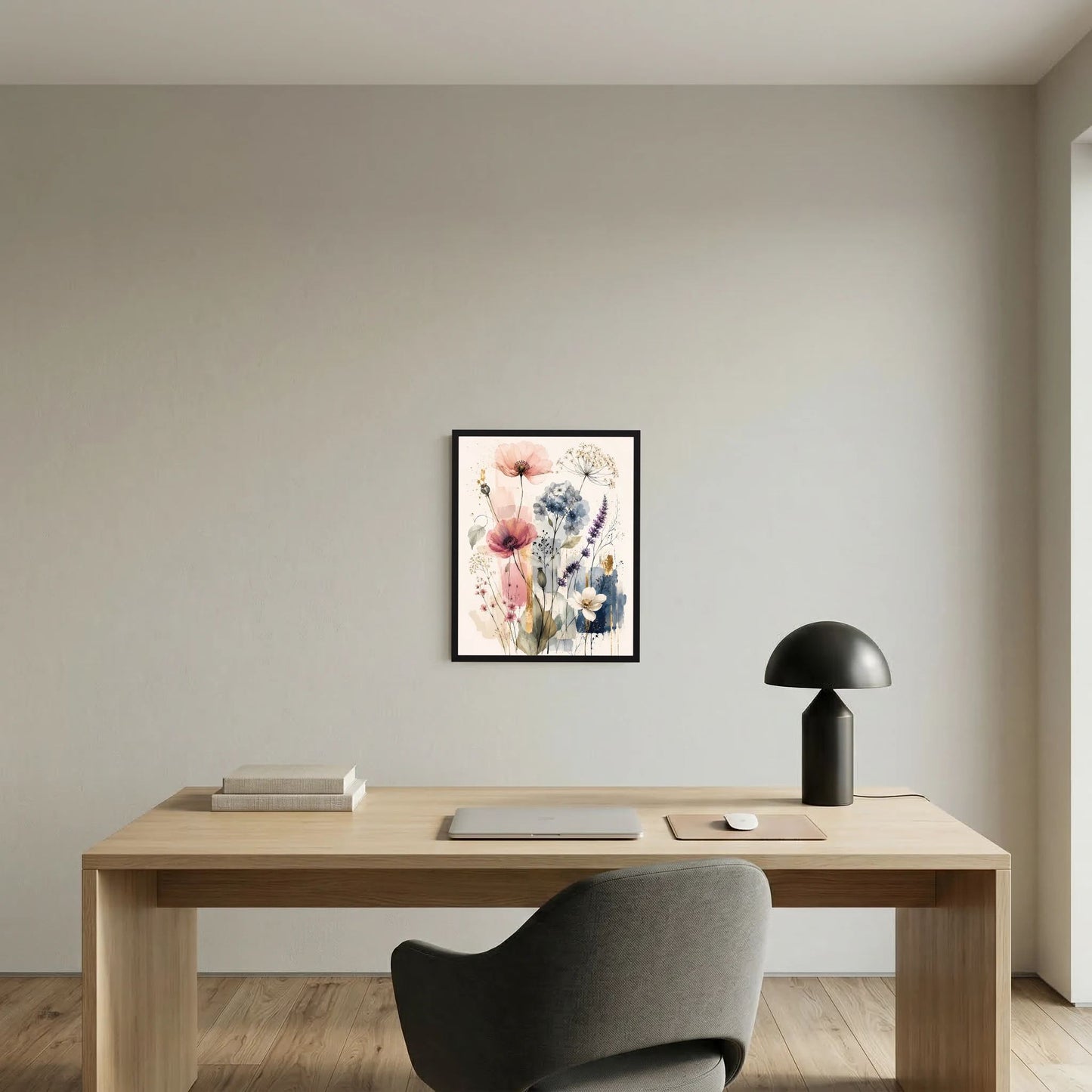 Hochformatiges Kunstposter mit Wildblumen in Pastellrosa und Hellblau, schwarzer Rahmen