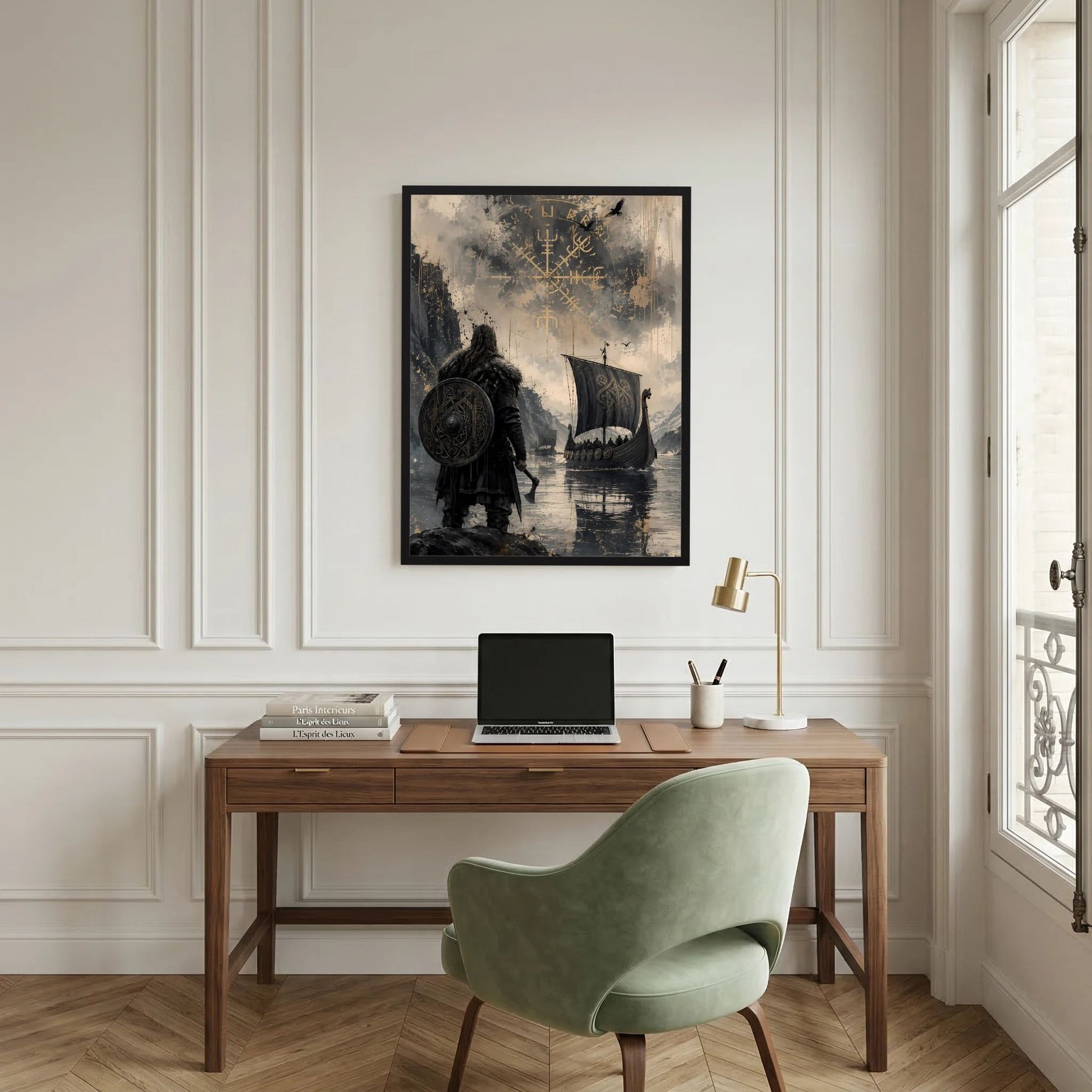 Hochformat-Poster mit Wikingerkrieger und Langschiff, Runenornamentik im schwarzen Rahmen