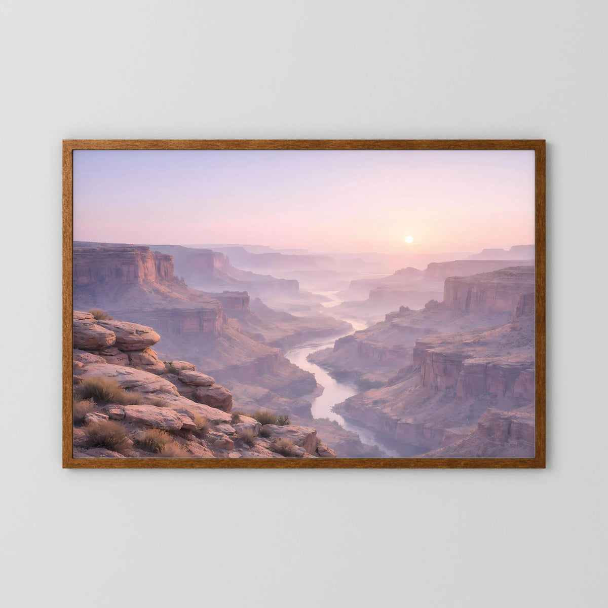 Canyon-Wandbild im Sonnenaufgang, Querformat mit dunklem Holzrahmen