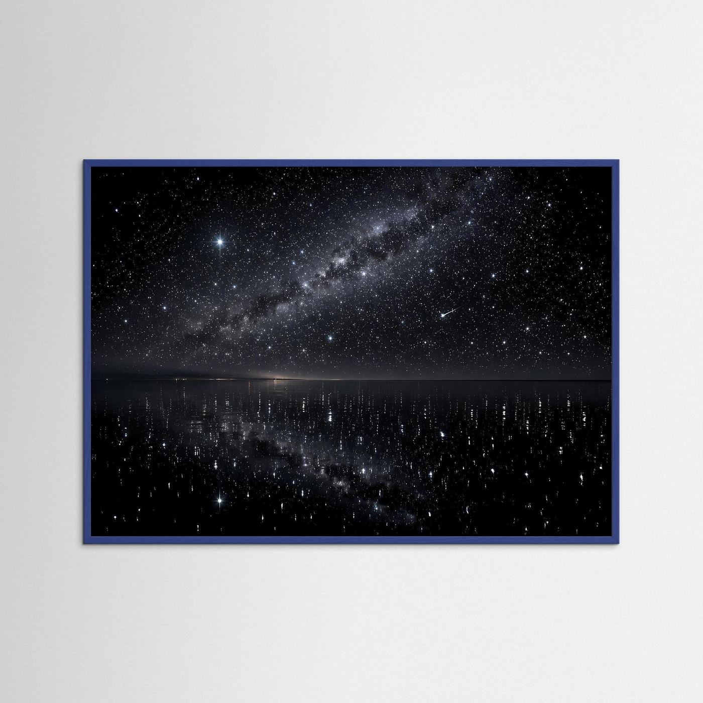Poster Sternenhimmel mit Spiegelung im Wasser, blauer Holzrahmen