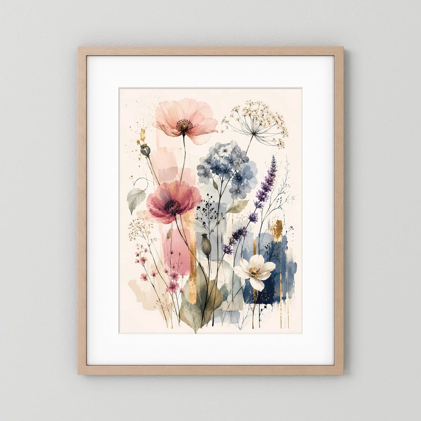Kunstposter im Hochformat mit Wildblumen in Pastellfarben, beiger Holzrahmen