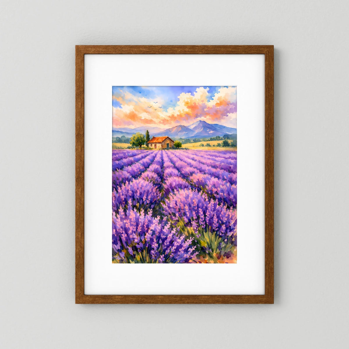 Poster im Hochformat mit braunem Holzrahmen, Lavendelfeld mit Haus und lila Blüten