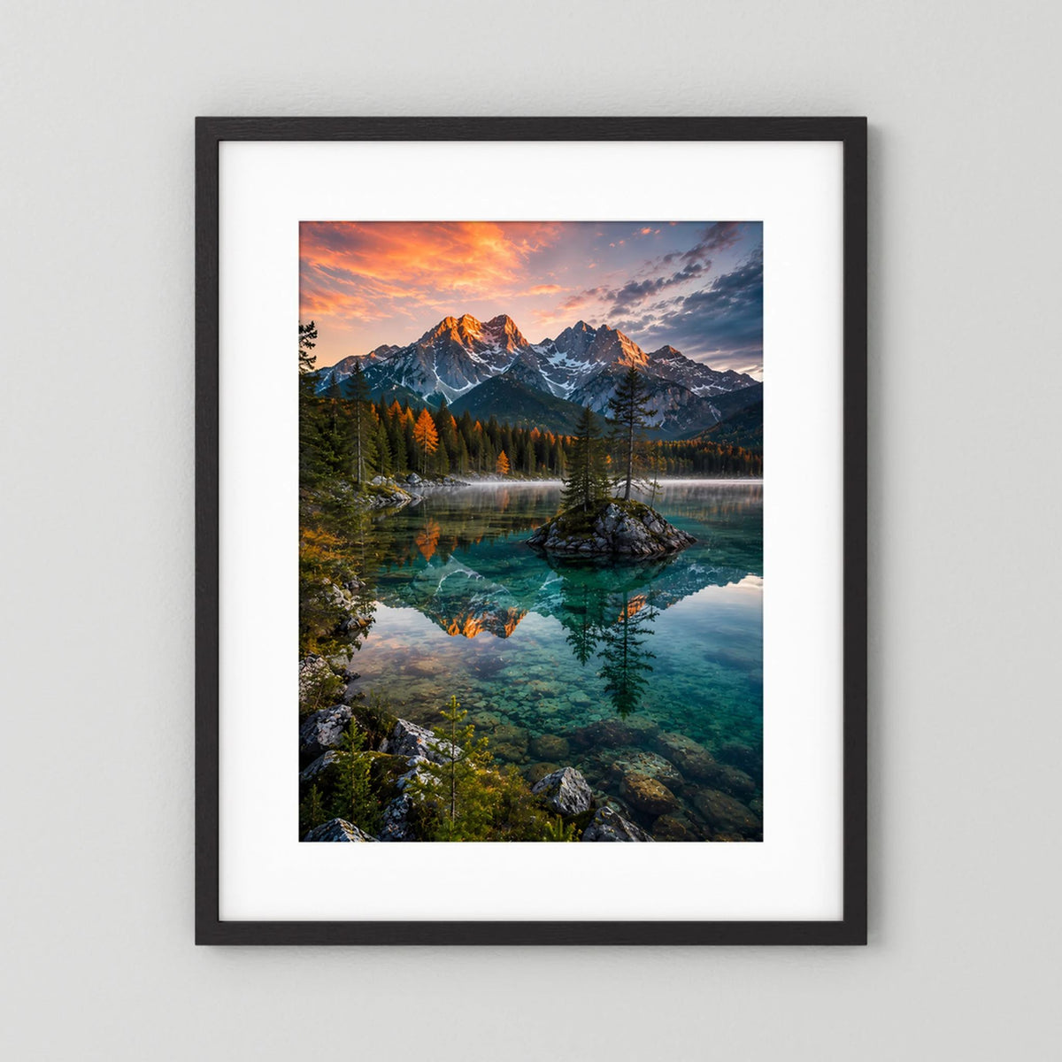Kristallklarer Bergsee im Abendlicht | Bergpanorama mit Spiegelung | Poster Hochformat
