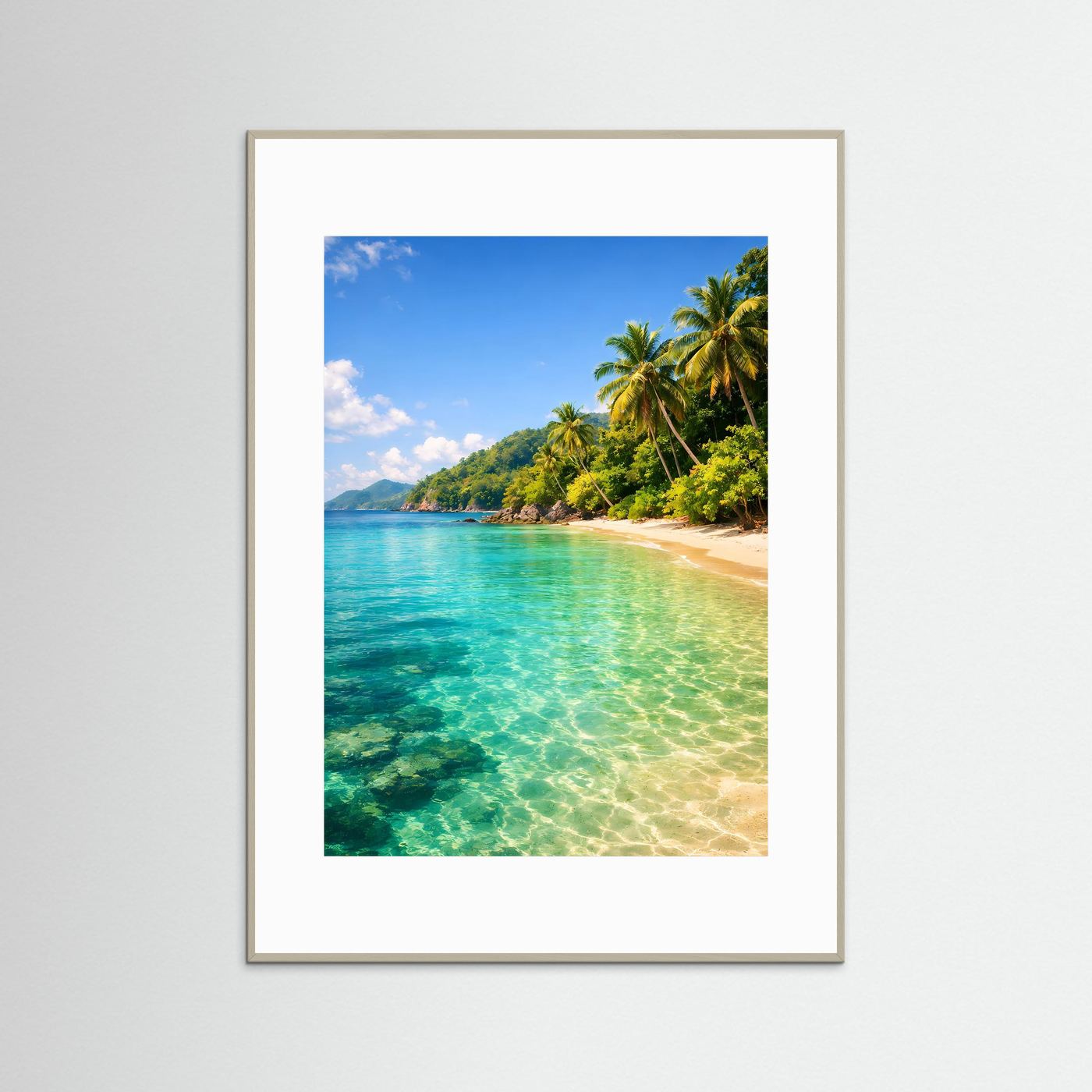 Strand-Poster mit Palmen und türkisgrünem Wasser, grauer Holzrahmen