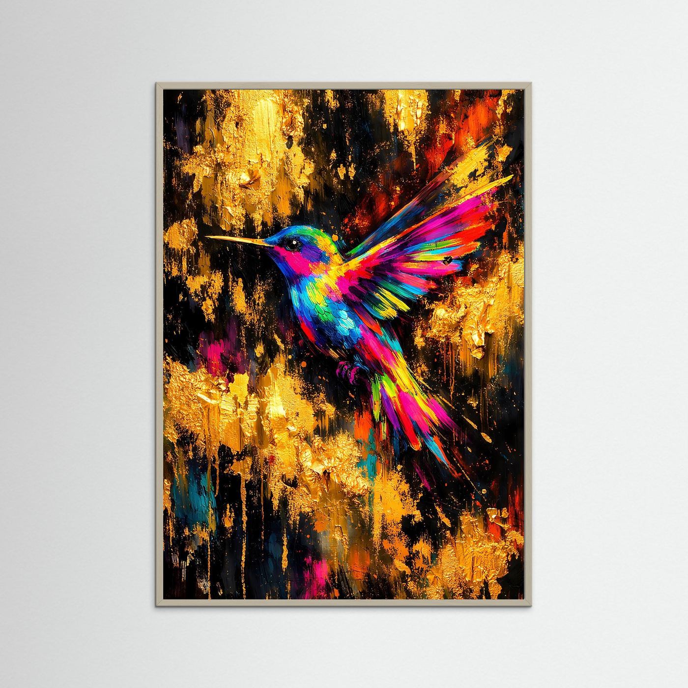Kolibri-Kunstposter im Hochformat mit grauem Rahmen, buntes Kolibri-Motiv auf Gold