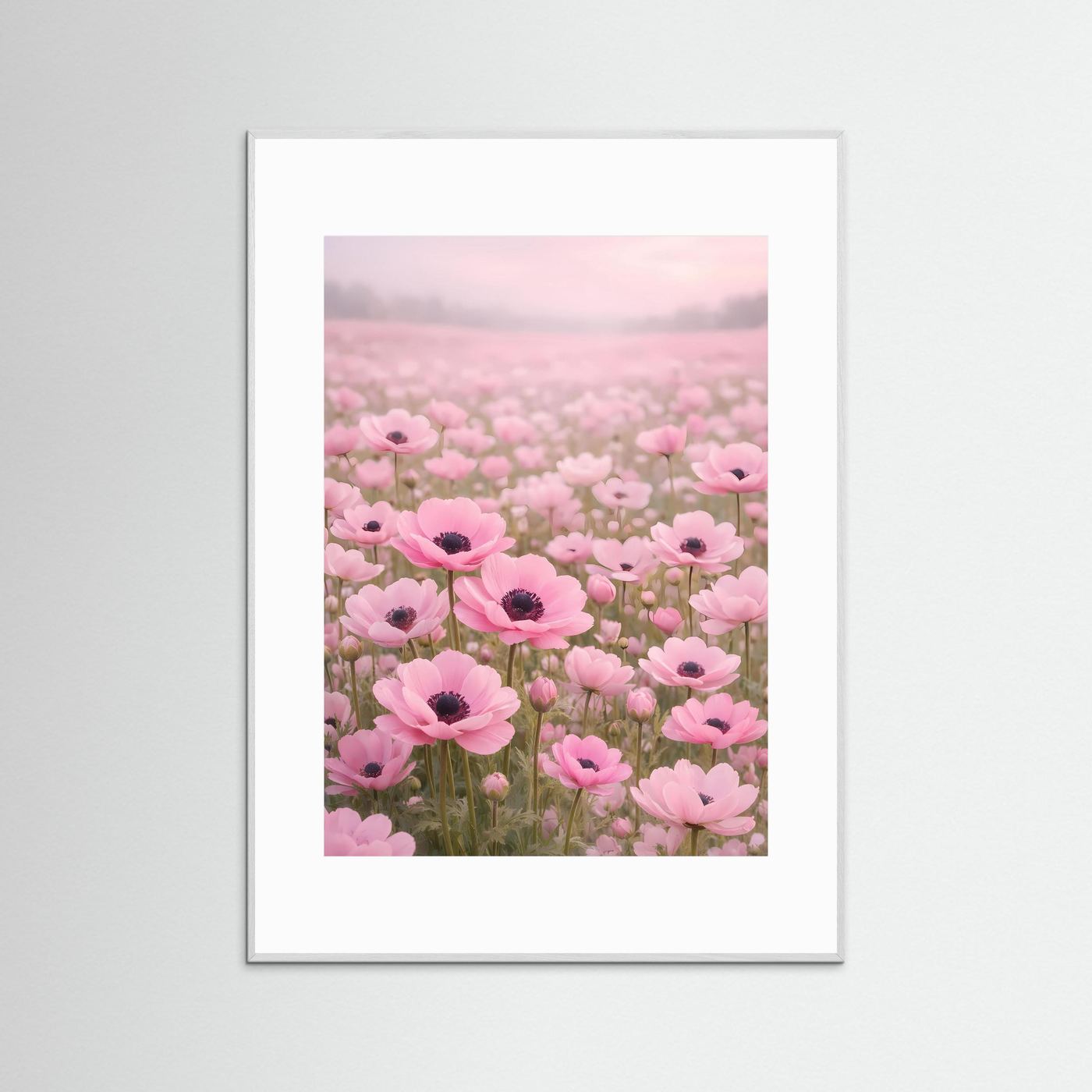 Gerahmtes Blumenwiesen-Poster mit Pastellrosa Anemonenfeld, grauer Rahmen