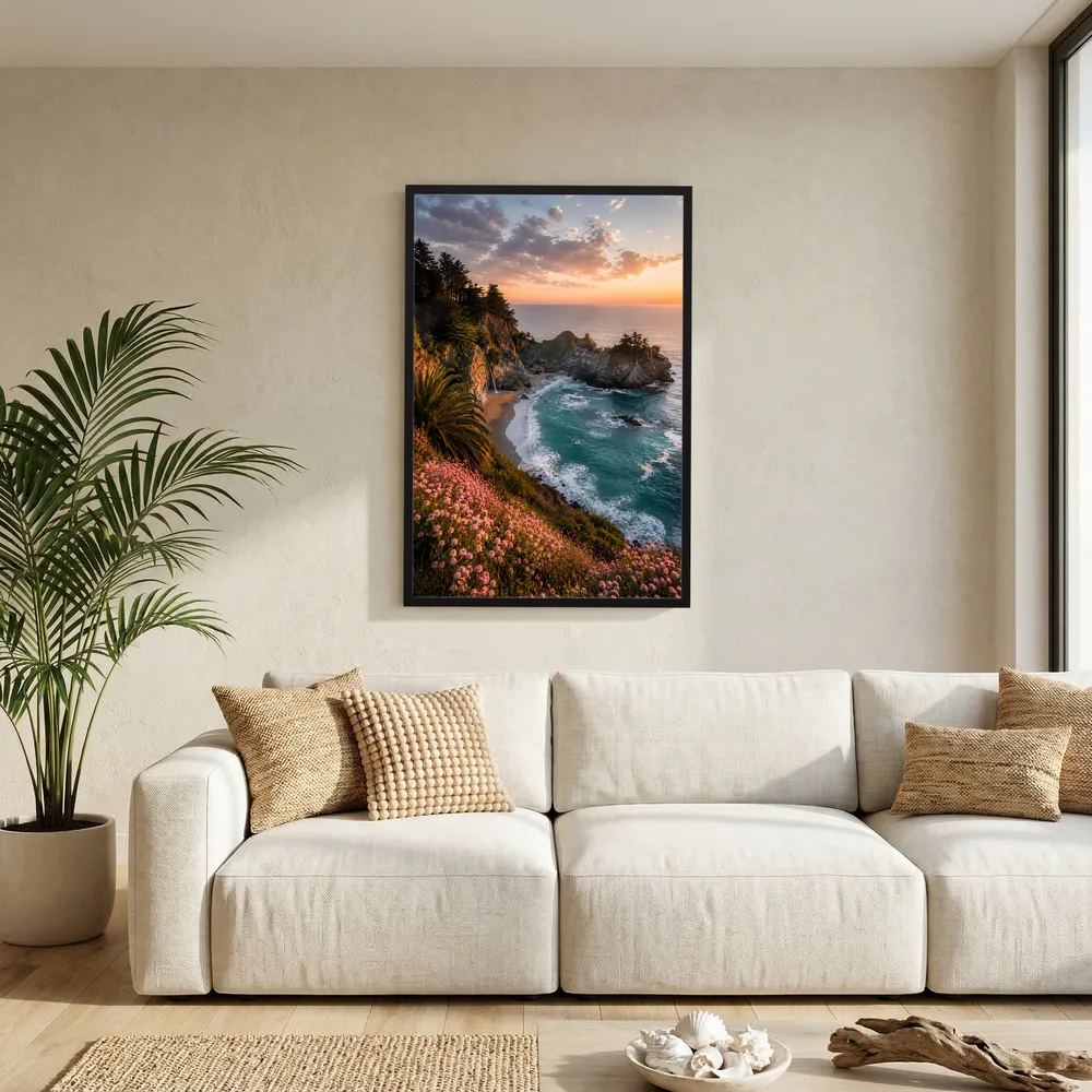 Kunstposter Hochformat an der Wand: Felsküste mit türkisblauem Meer, Blumen, Sonnenuntergang