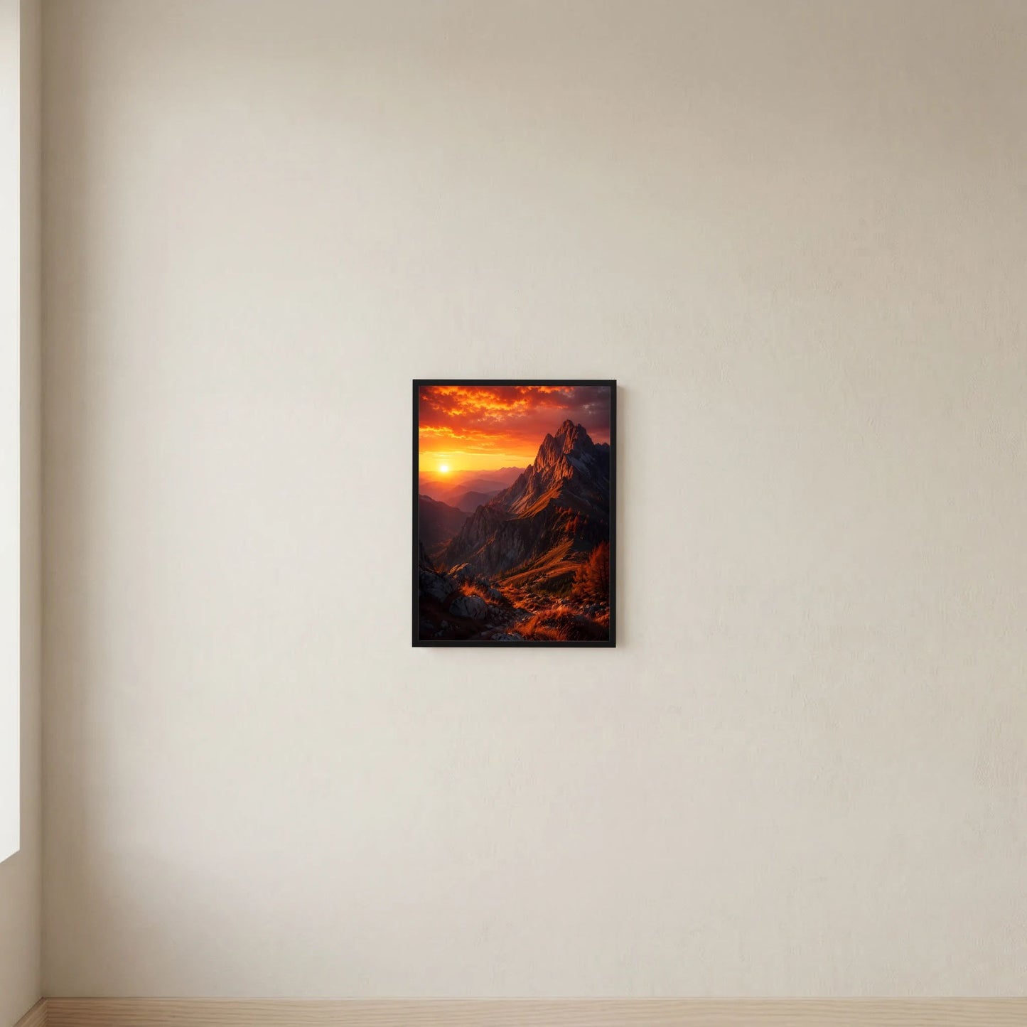 Wandposter im Hochformat mit schwarzem Rahmen, Sonnenuntergang mit markanter Bergspitze
