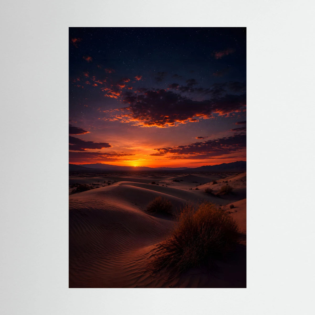 Poster im Hochformat mit Sanddünen bei Sonnenuntergang, leuchtend orange Sonne am Horizont