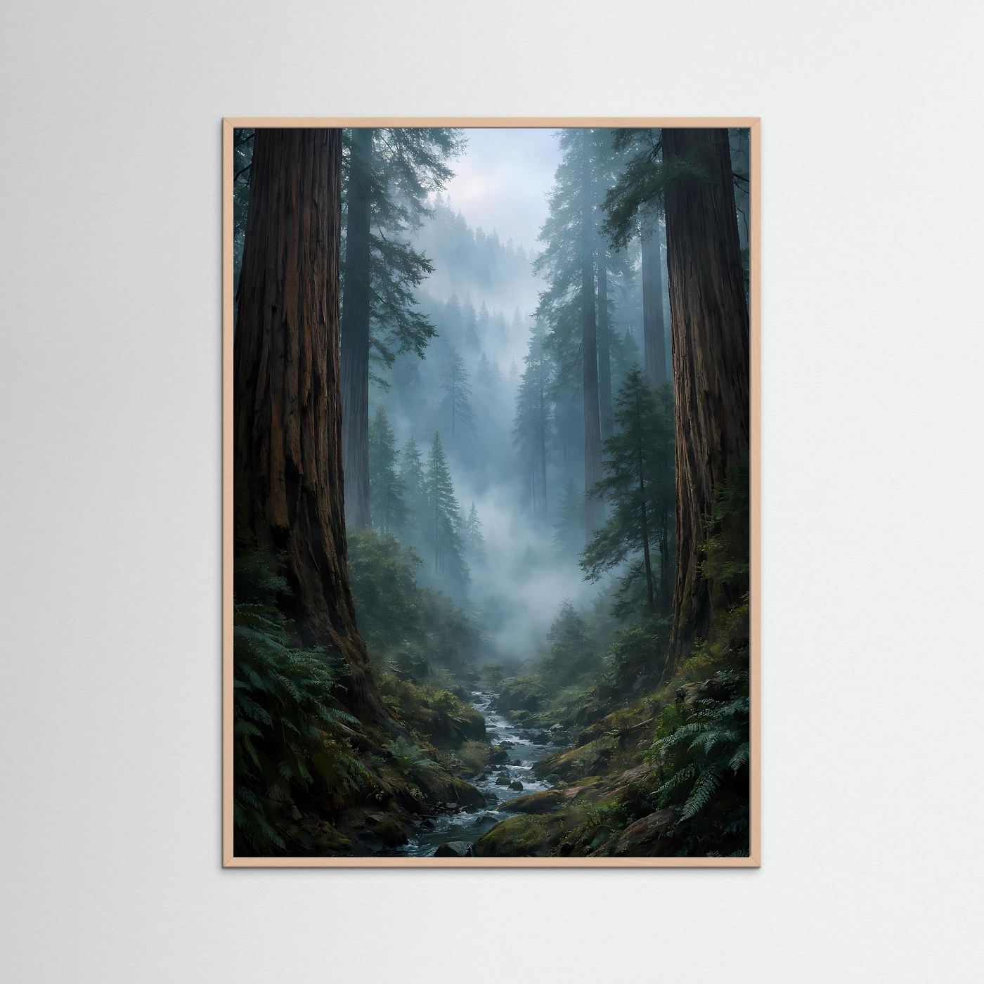 Poster mit Waldlandschaft im Nebel, dunkle Baumstämme, grüne Farbtöne, helles Holzrahmen