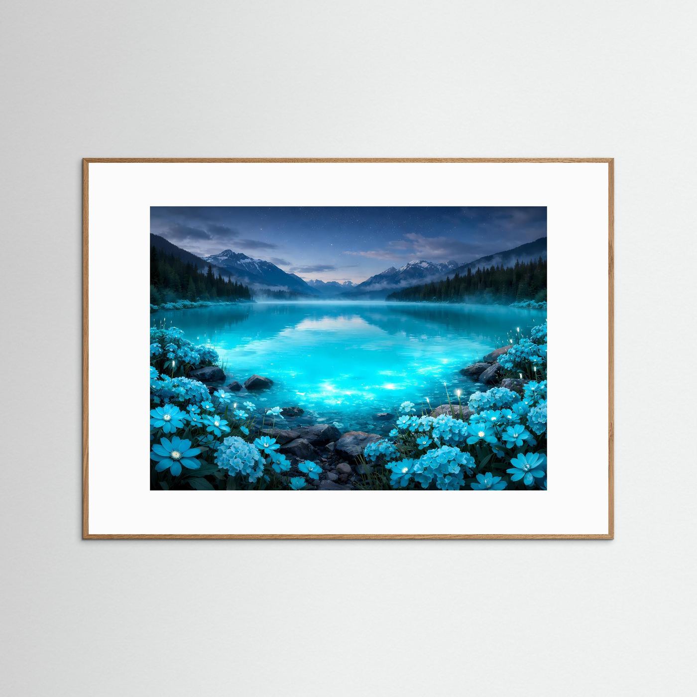 Gerahmter Poster-Bergsee mit türkisblauem Wasser und blauen Blumen, brauner Holzrahmen