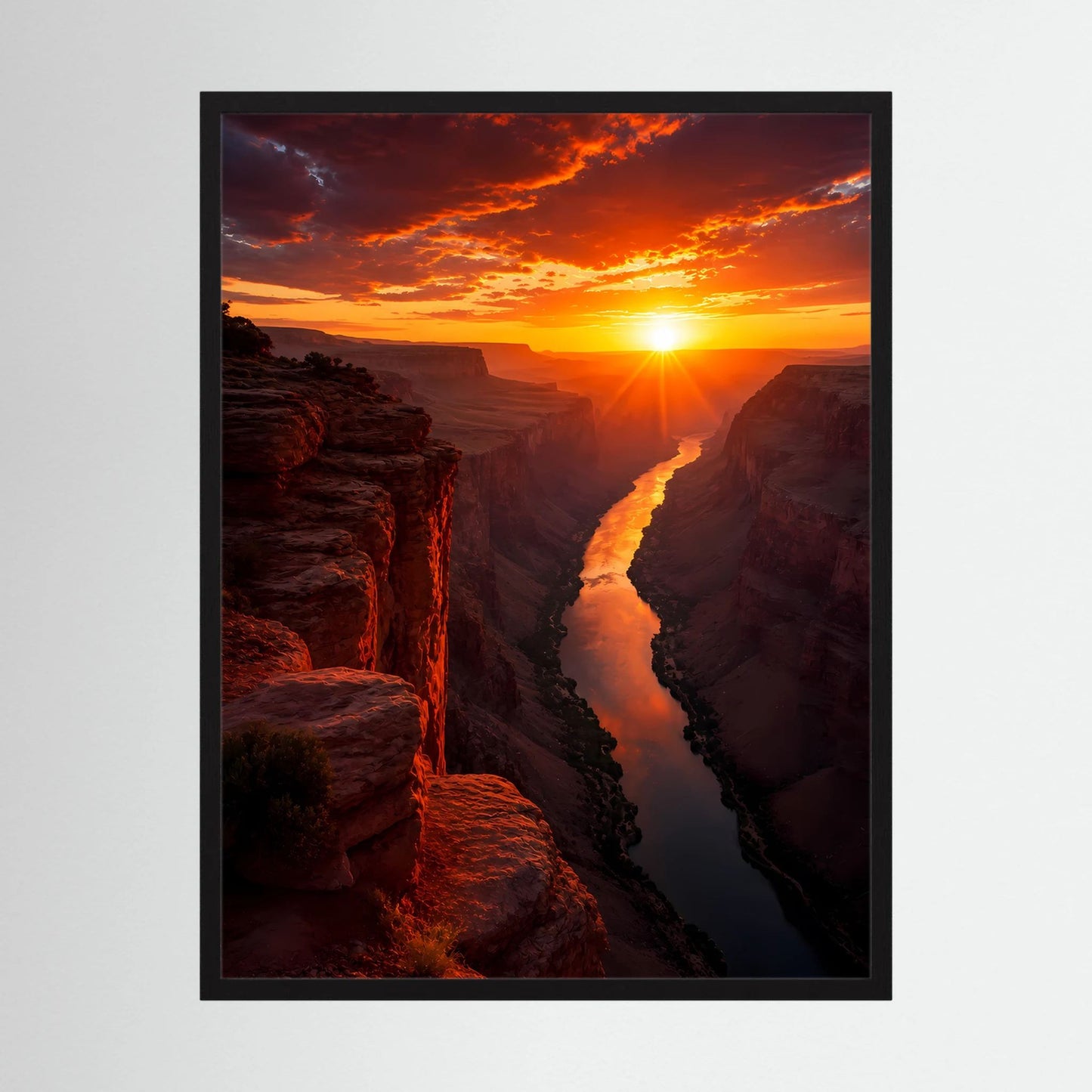 Hochformat-Poster mit Sonnenuntergang und leuchtendem Fluss zwischen Felsen, schwarzer Rahmen
