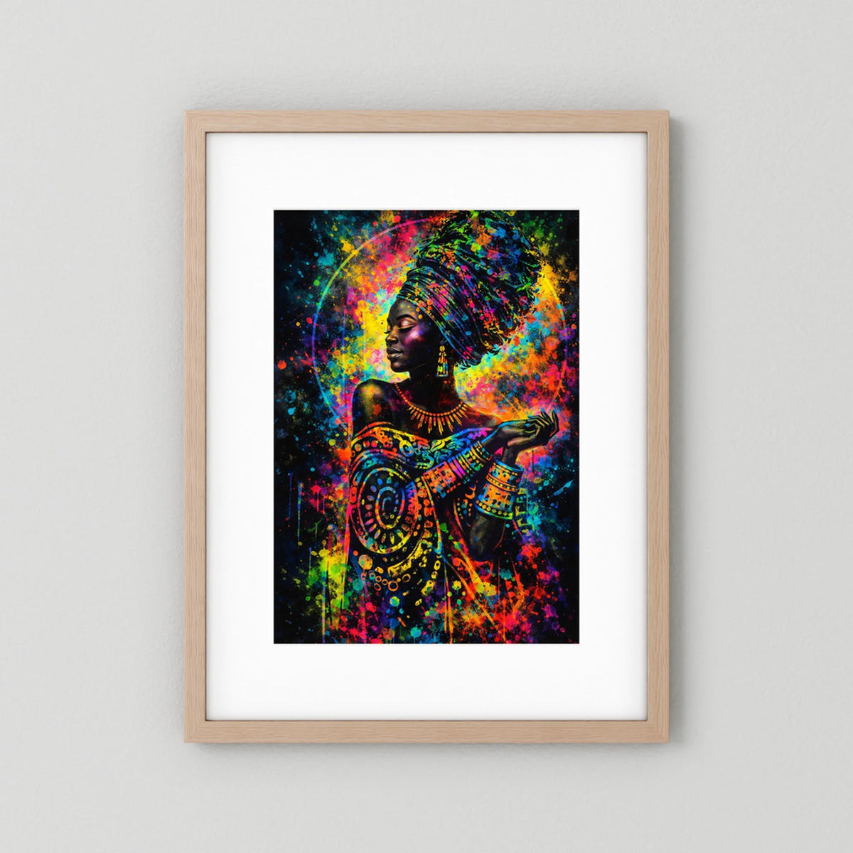 Poster Porträt afrikanische Frau, buntes Farbspritzdesign, heller Holzrahmen