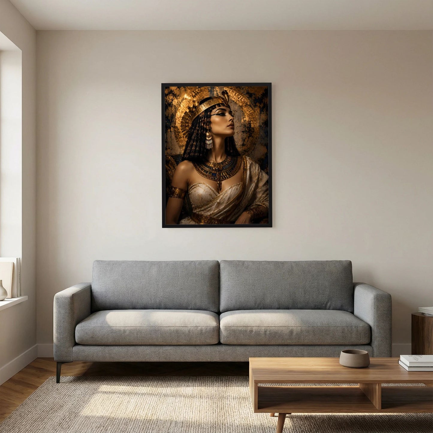 Hochformat-Poster: ägyptische Königin im Profil, Gold und Dunkelbraun, schwarz gerahmt.