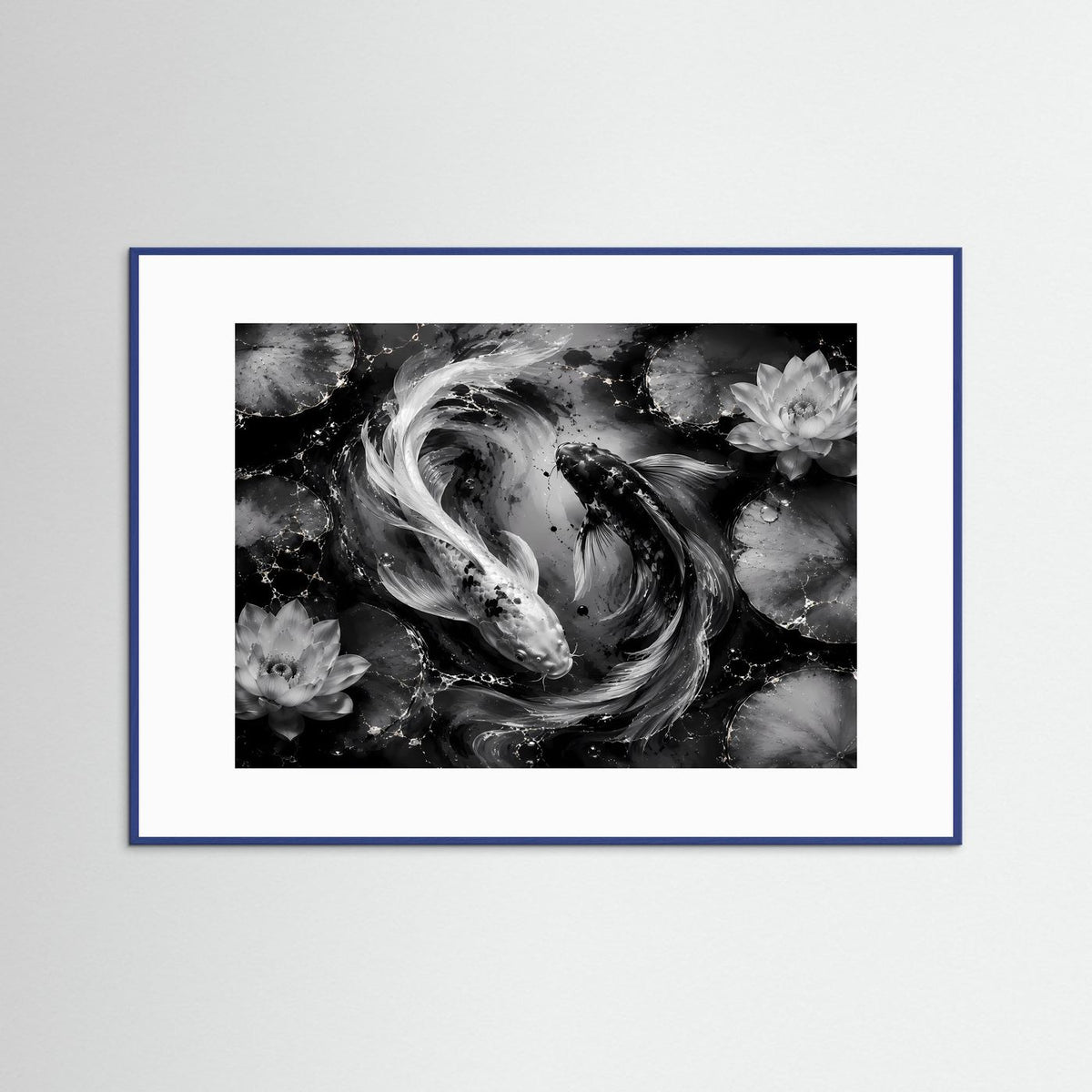 Wandbild mit Schwarz-Weiß-Koi und Lotusblüten im Rahmen, blauer Außenrand