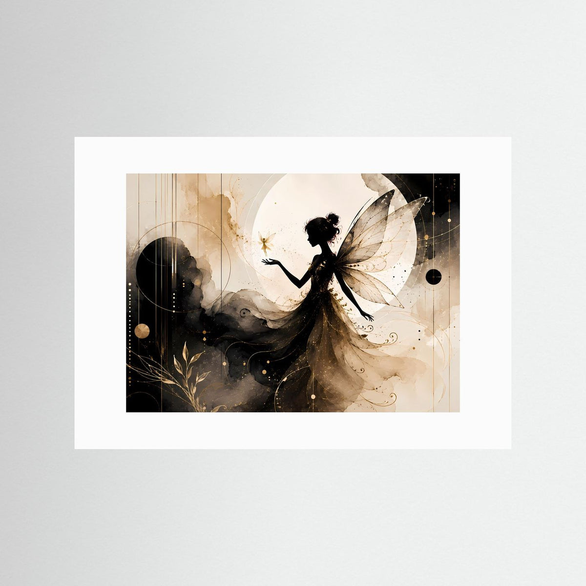 Querformat-Poster mit Fee-Silhouette und Flügeln, schwarz-gold, mit weißem Passepartout