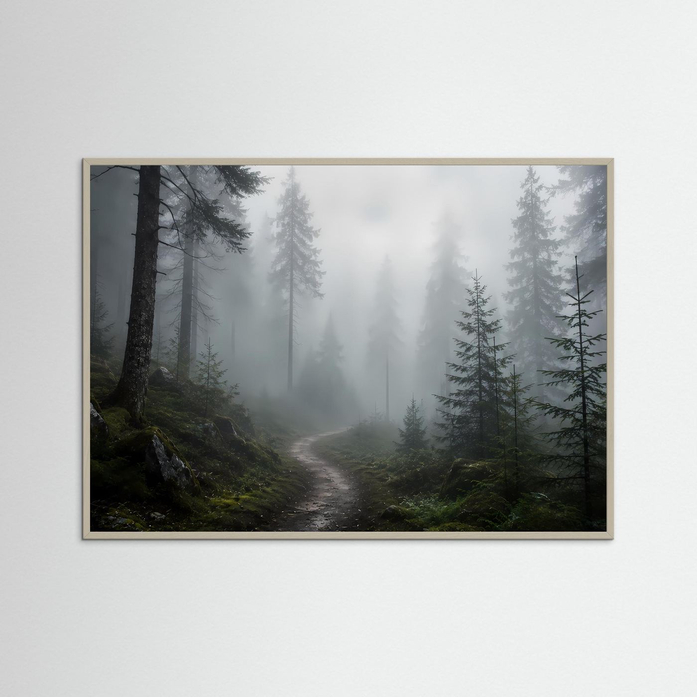 Wandbild mit Nebelwald-Motiv: dunkler Tannenwald und Waldweg im grauen Rahmen