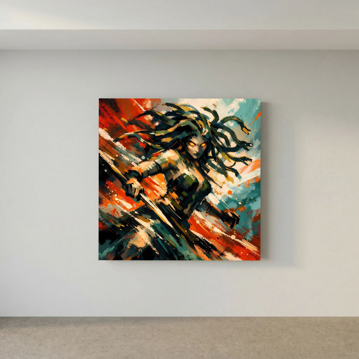 Leinwandbild mit Medusa-Figur in dynamischer Pose, schwarz-grüne und orange Pinseloptik