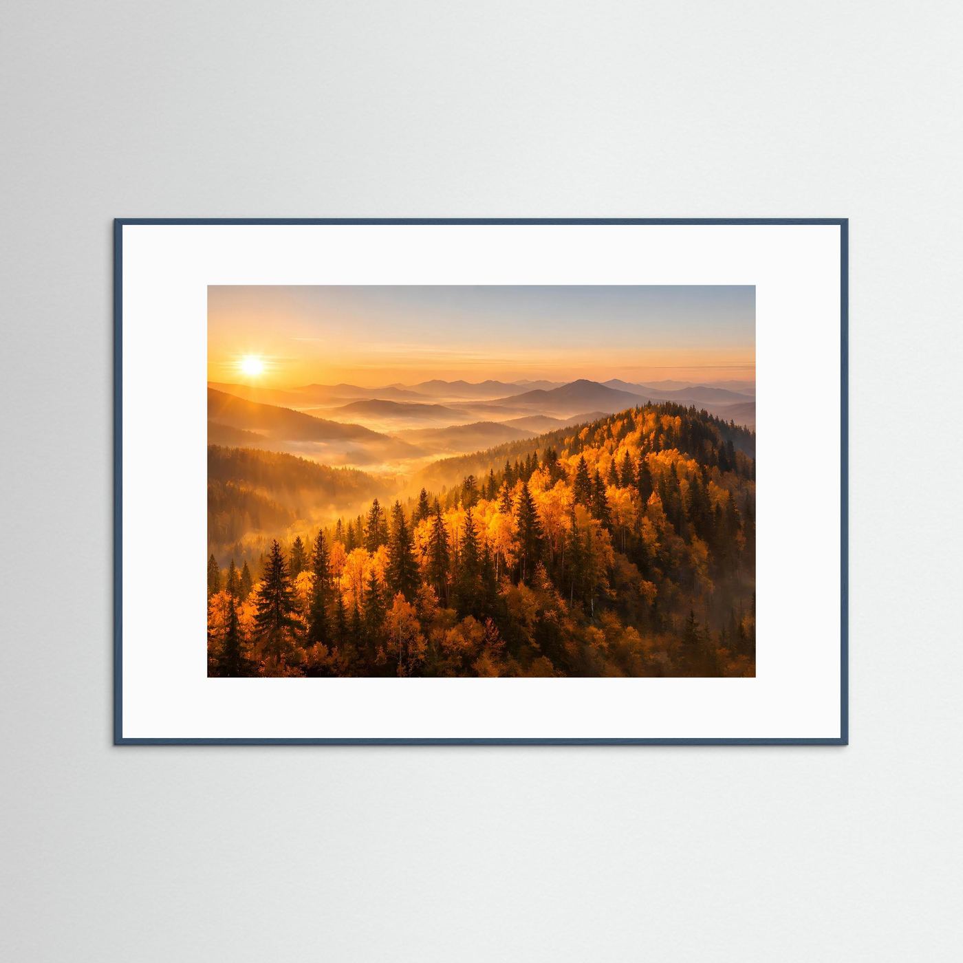 Wandposter mit Herbstwald- und Berglandschaft, Sonnenaufgang, blau gerahmt