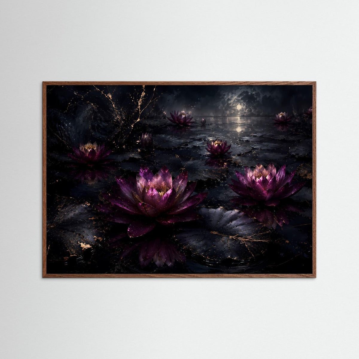 Seerosen-Wandbild mit violetten Blüten und Lichtschein, brauner Rahmen (dunkles Holz)