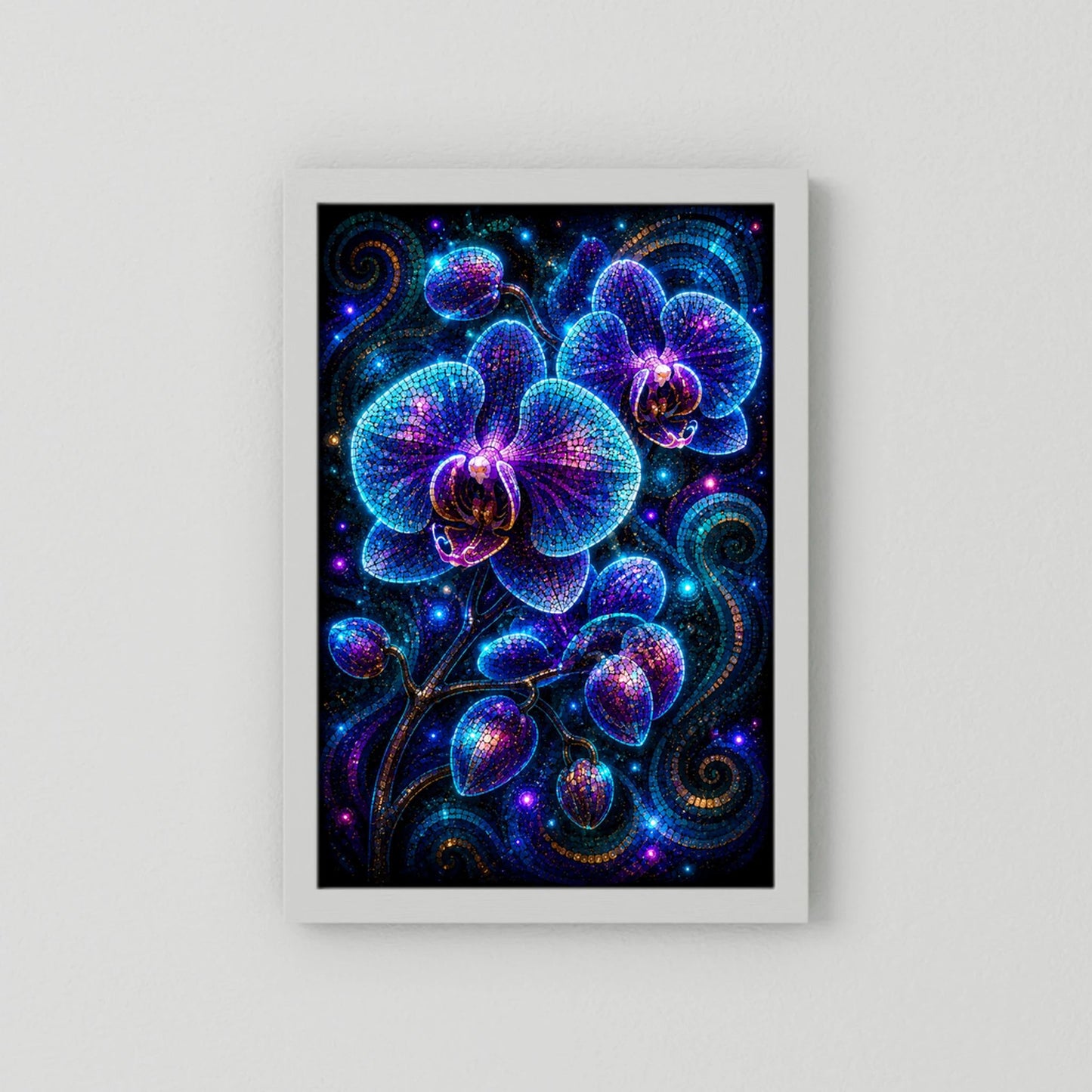 Poster mit leuchtenden blau-violetten Orchideen, mosaikartige Lichtoptik, weißer Rahmen