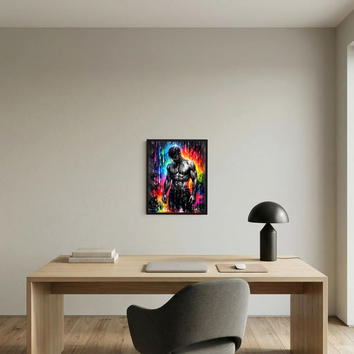 Wandbild im schwarzen Rahmen: muskulöser Männerkörper in Schwarzweiß mit bunten Neon-Spritzern