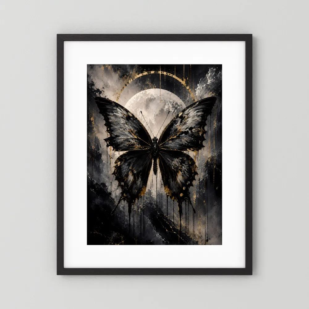 Poster im Hochformat mit schwarzem Rahmen und weißem Rand: schwarzer Schmetterling, goldener Halbmond