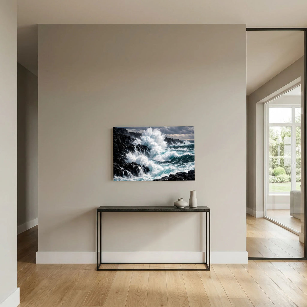 Querformat-Poster mit Meerbrandung und Felsen, Wolken über der Küste
