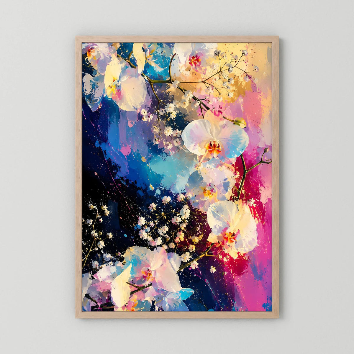 Abstraktes Orchideen-Poster Hochformat mit Blau-Pink-Farben im hellen Holzrahmen