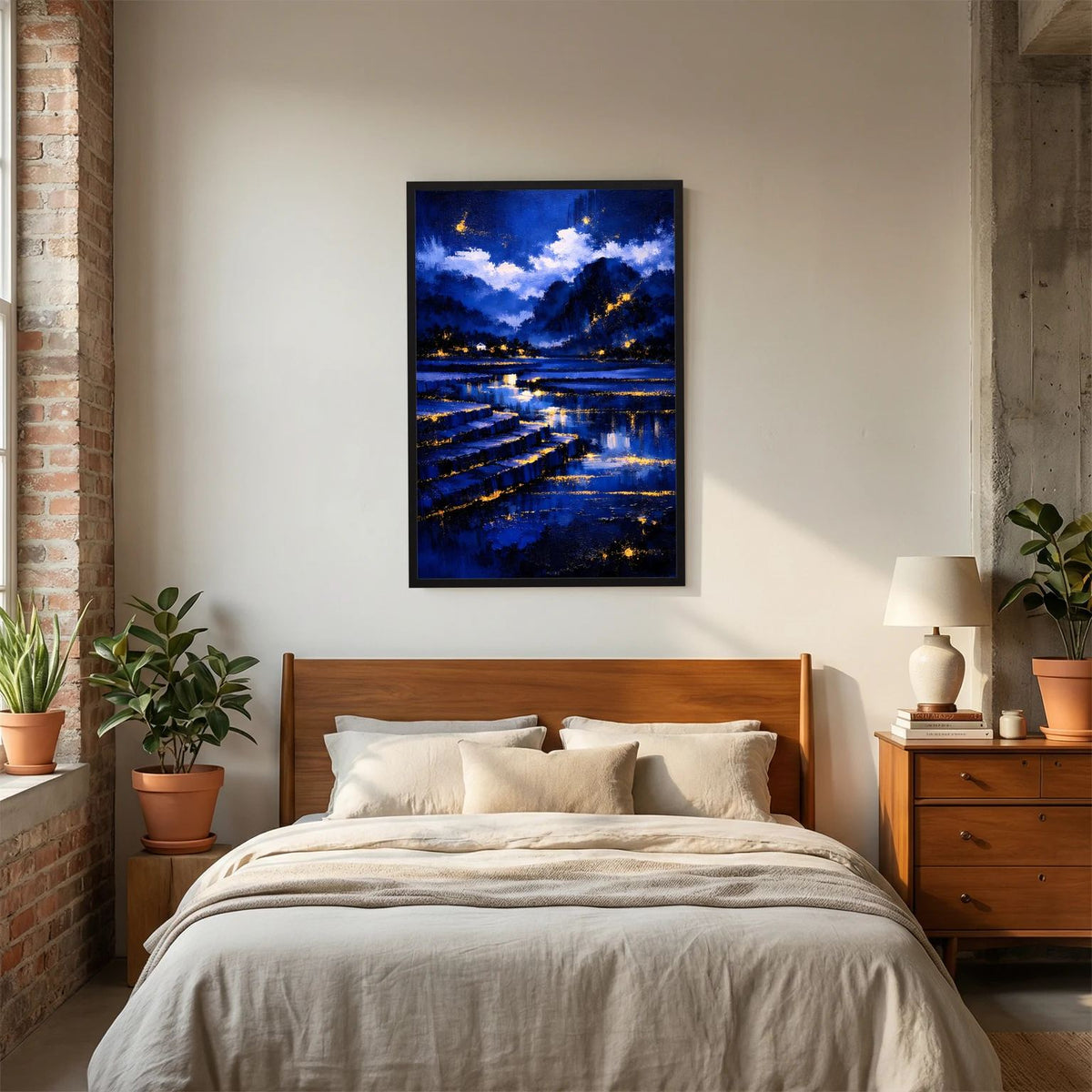 Wandposter Nachtlandschaft in Blau mit goldenen Lichtern, schwarzer Rahmen, zentriert