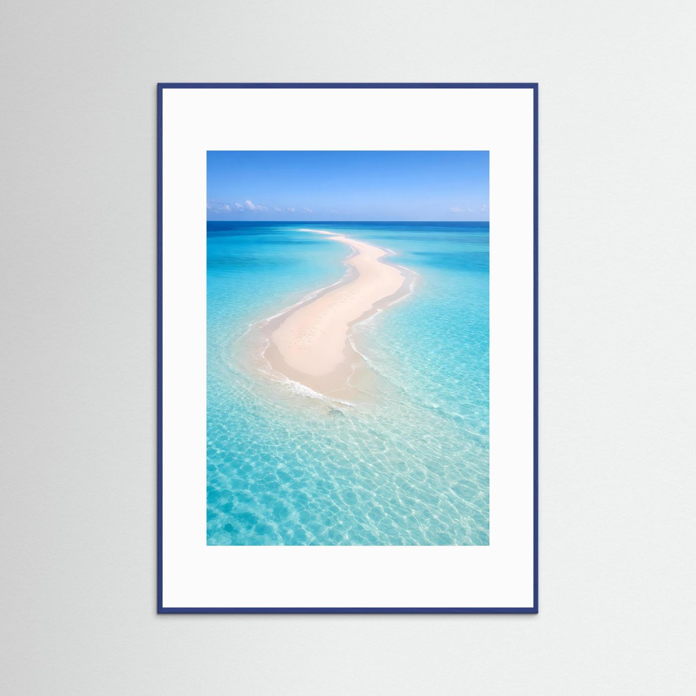 Minimalistisches Sandbank-Poster mit türkis-weißem Strandmotiv, dunkelblauer Rahmen