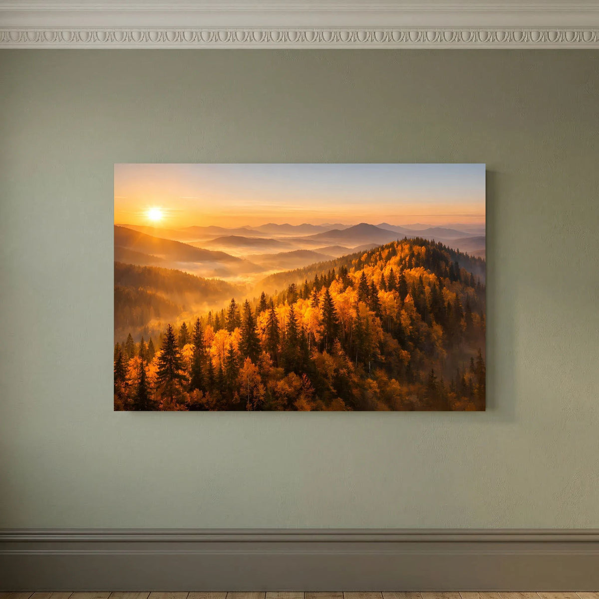 Querformat-Wandbild mit Herbstwald und Sonnenaufgang über dunstigen Berglandschaften