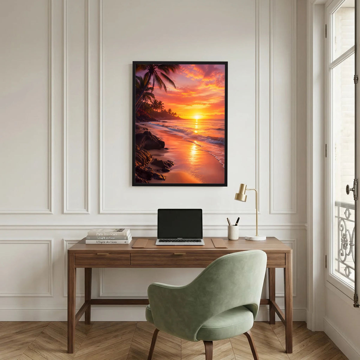 Poster im Hochformat mit tropischer Küste bei Sonnenuntergang, Palmen und Meer, schwarz gerahmt