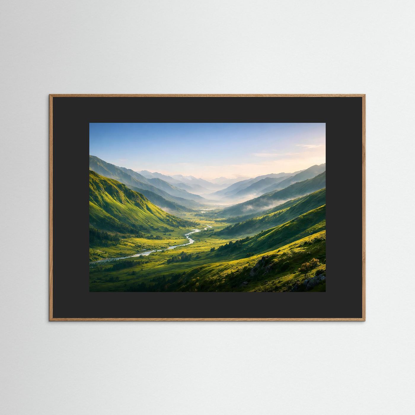 Wandposter mit Berglandschaft im Querformat und dunklem Rahmen