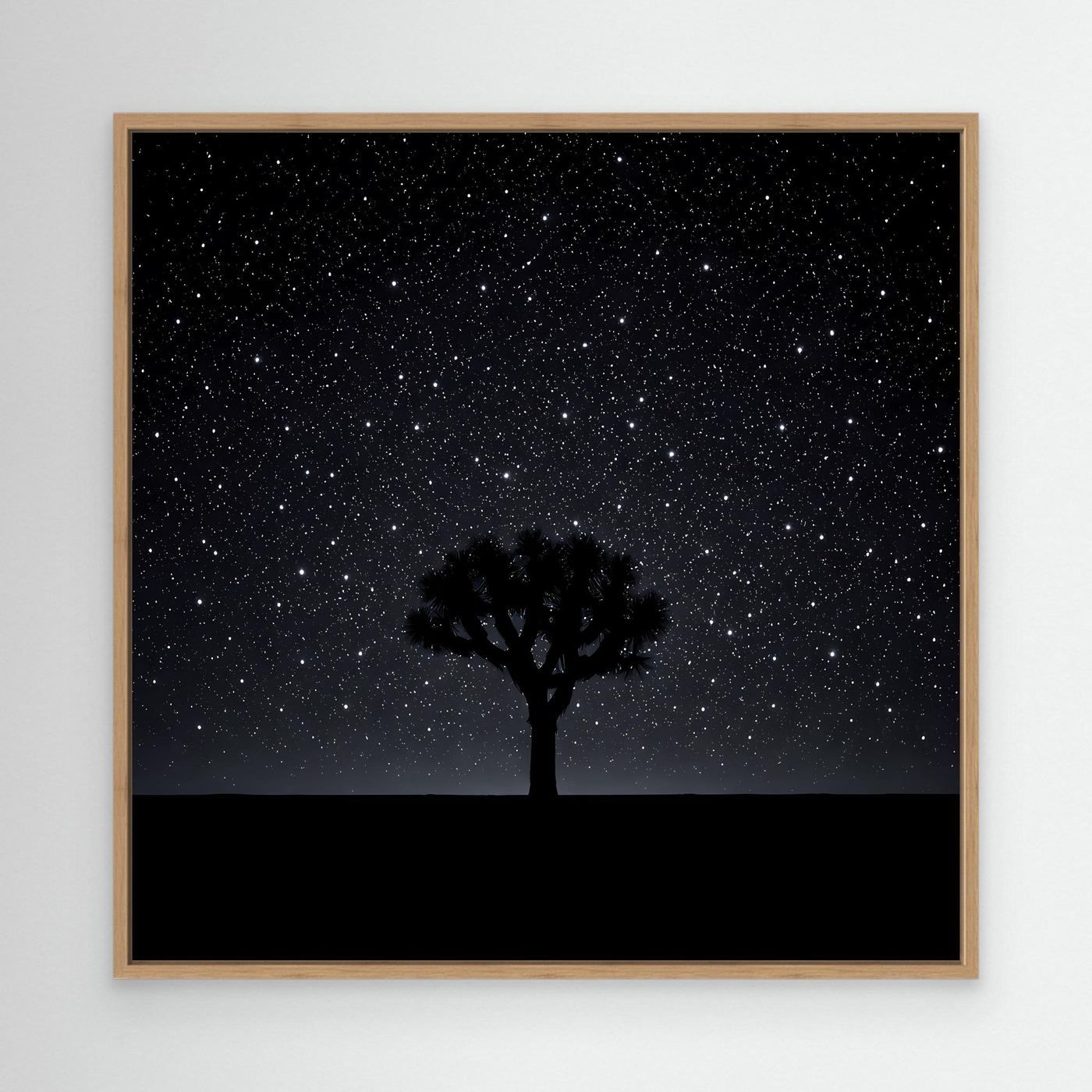 Leinwandbild Sternenhimmel mit Baum-Silhouette und Wüstenlinie, Holzrahmen (Eiche)