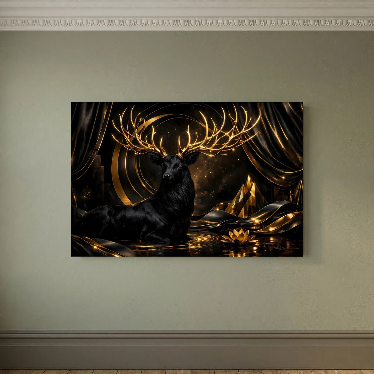 Wandbild im hellen Passepartout: schwarzer Hirsch mit goldenen Geweihlinien