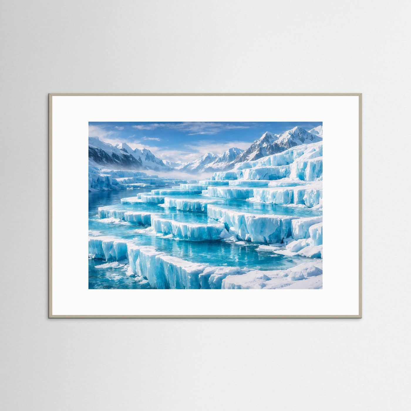 Wandbild mit Gletscherlandschaft: eisige Berge und blaues Eis, grauer Rahmen