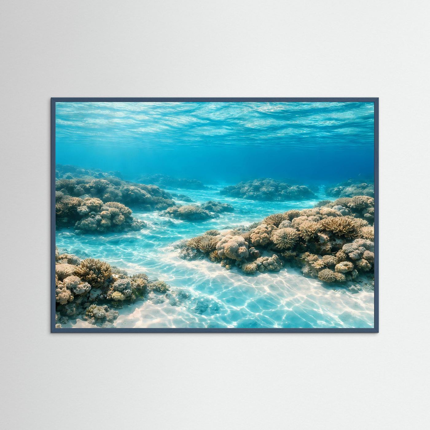 Wandbild mit Unterwasser-Korallenriff im dunklen Rahmen