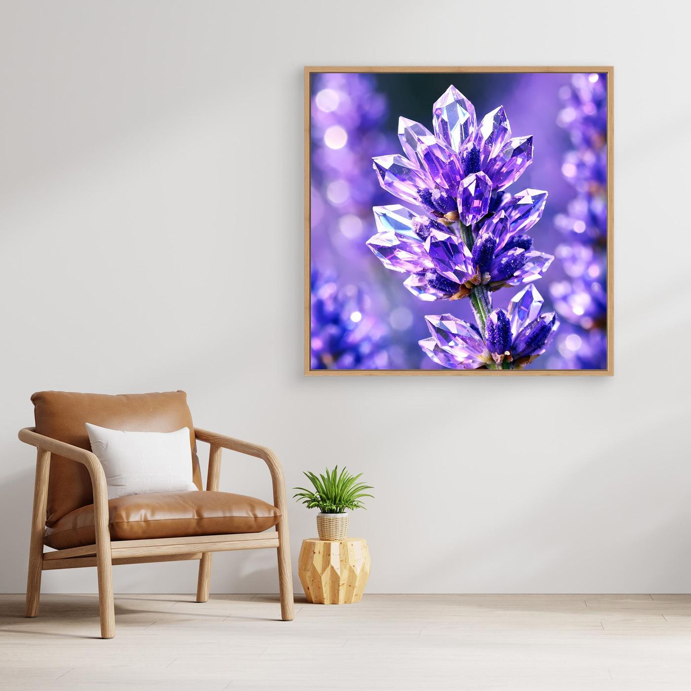Leinwandbild mit violettem Kristallblüten-Motiv im goldfarbenen Rahmen