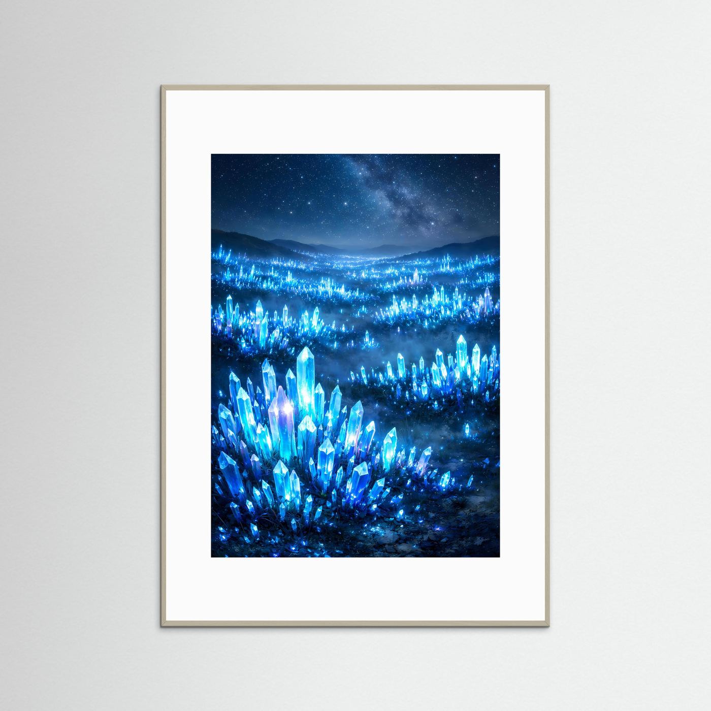 Hochformatiges Poster im Kristallfeld-Look, Biolumineszenz-Blau, mit grauem Rahmen