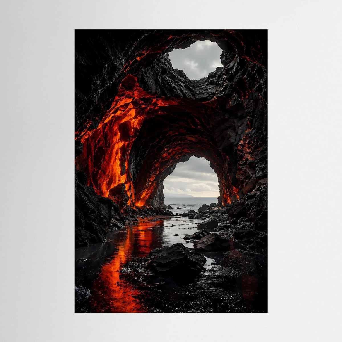 Hochformat-Poster mit Lava in schwarzer Vulkanhöhle: glühende Flamme, Meer und Felsen im Vordergrund
