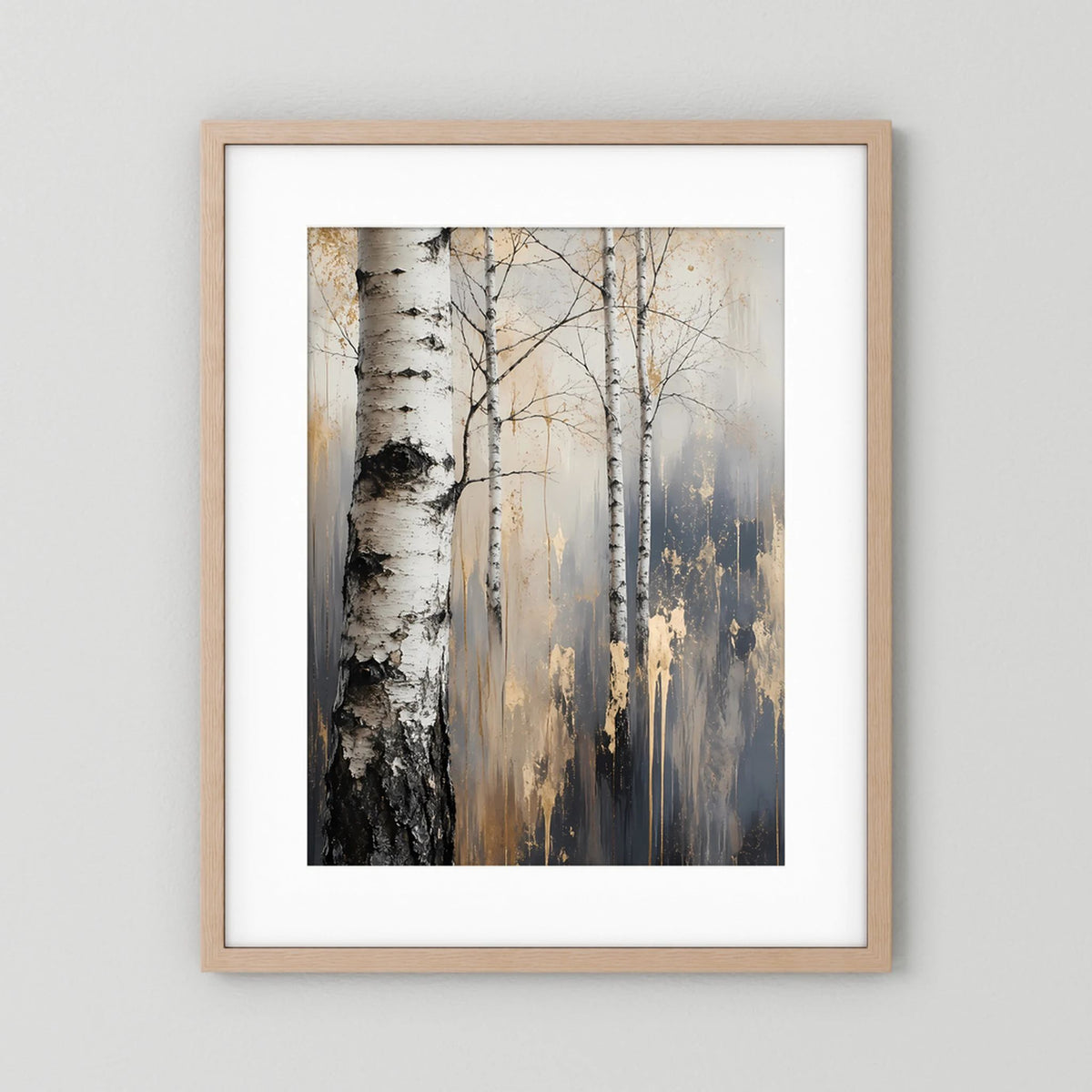 Hochformat-Poster mit Birkenwald-Motiv im hellen Holzrahmen, weißer Passepartout.